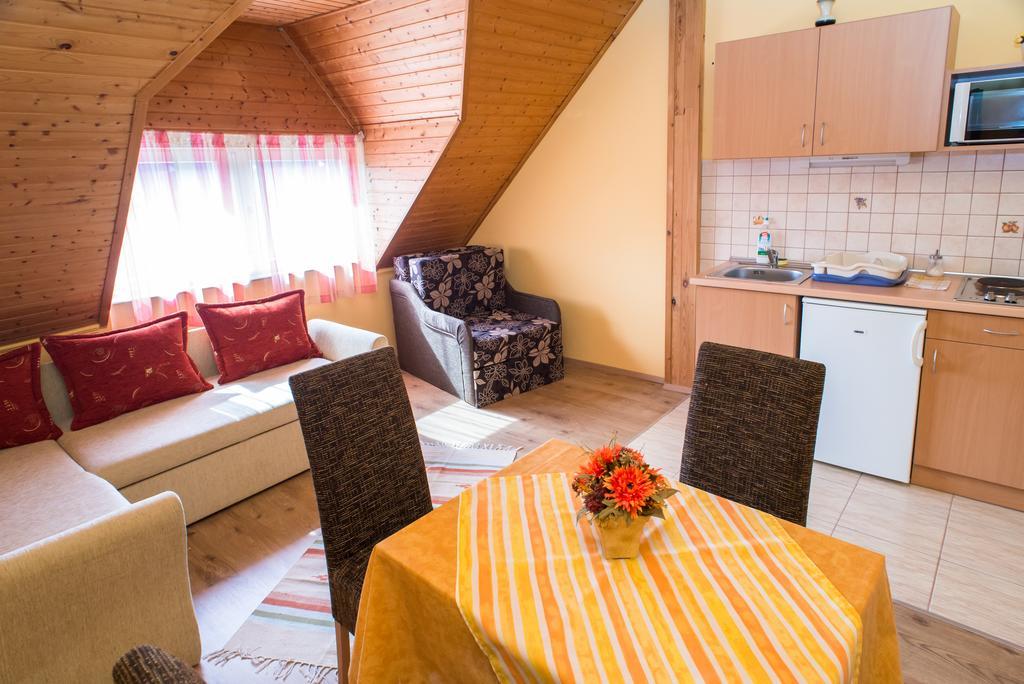 Andrea Apartmanhaz Balatongyorok Ngoại thất bức ảnh